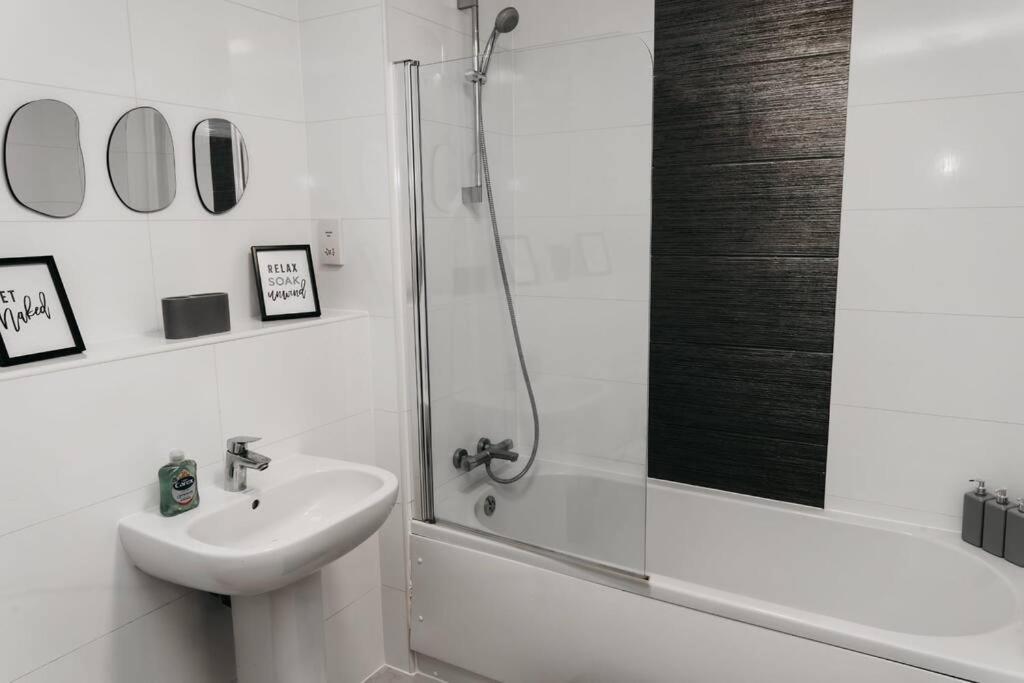 Stunning Modern Heart Of The City Apartment Sheffield Buitenkant foto